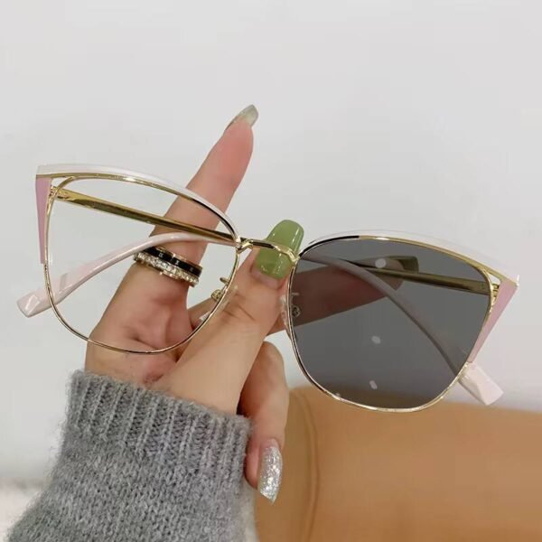 Lunettes 3-en-1 Anti-lumière bleue pour femme : Photochromiques • Anti-lumière bleue • Anti-reflets & anti-éblouissement